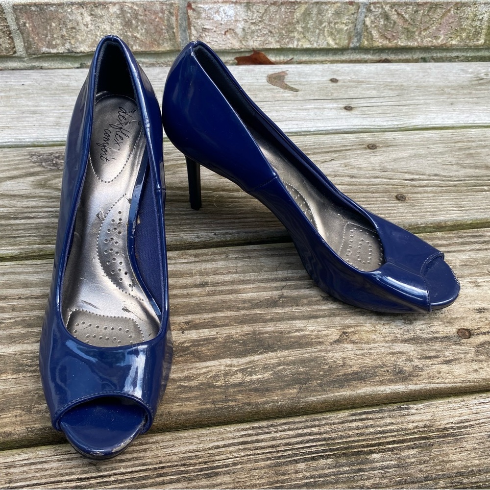 7.5 Dexflex Comfort Dark Blue Peep-Toe Heels
